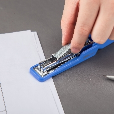 Степлер Deli E0271 Essential N10 (15 листов), ассорти, 50 скоб, закрытый, коробка