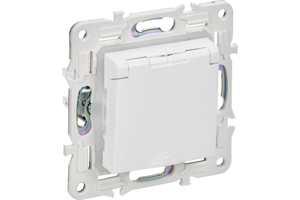 Розетка 1-м SKANDY 16А IP44 с заземл. защ. штроки с крышкой SK-R11W арктич. бел. IEK SK-R16-16-44-K01