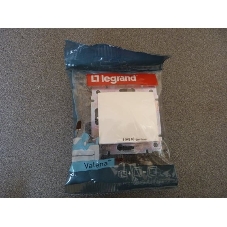 Выключатель Legrand 774401 Valena одноклавишный 10А белый