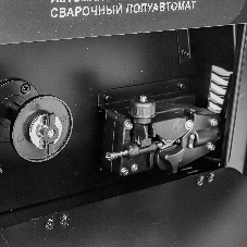 Сварочный полуавтомат P.I.T. PMIG145-C2 ММА 4.0кВт (кейс в комплекте)