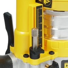 Фрезер DeWalt D26203. 900 Вт,16000-27000 об/мин,ход-55 мм