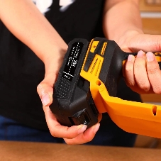 Батарея аккумуляторная Deko UNV3.0 STD 20В, 3.0Ач, 063-4493