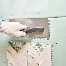 Гладилка нержавеющая Rexant 130х270 мм, зуб 10х10 мм, пластиковая ручка