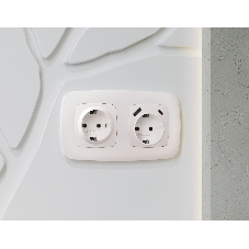 Лицевая панель OMEGA (Жемчуг) для электрической розетки с/з со шторками 2USB A+C QUANT OP2100