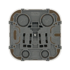 Розетка с заземлением с защитными шторками (Белая) Legrand 782220