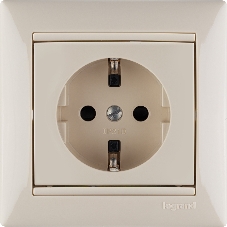 Розетка Legrand 774321 2К+3 со шторками, слон. кость Valena