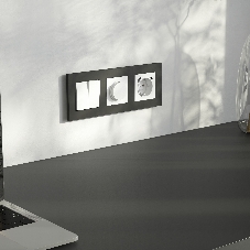 Розетка с заземлением, шторками и USB тип A+C (белый матовый)