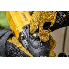Перфоратор DeWalt D25033-QS патрон:SDS-plus уд.:2Дж 710Вт