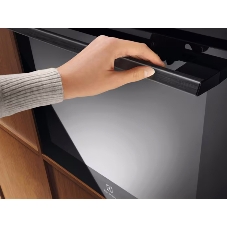 Встраиваемый духовой шкаф Electrolux EOF5H50BZ, Духовой шкаф электрический с конвекцией, приготовление на пару, объем 65 л, 8 режимов, очистка каталитическая, 2 стекла в дверце, направляющие проволочные, черный