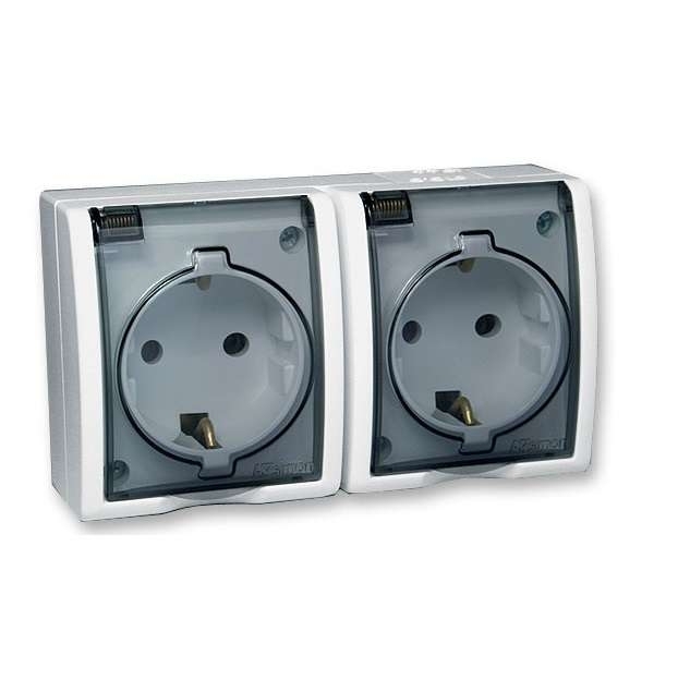 Розетка SIMON 15 Aqua 1594433-030 2-я с заземлением белая с крышкой наружная IP54