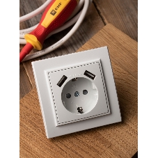 Розетка 1-местная СП с/з 16А белая с защ. штор. с 2 USB 2,1А EKF Минск
