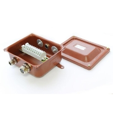 Коробка КЗНС-08 УХЛ1.5 IP65 с латунными сальниками ЗЭТА zeta30314 Коробка КЗНС-08 УХЛ1.5 IP65 с латунными сальниками ЗЭТА zeta30314
