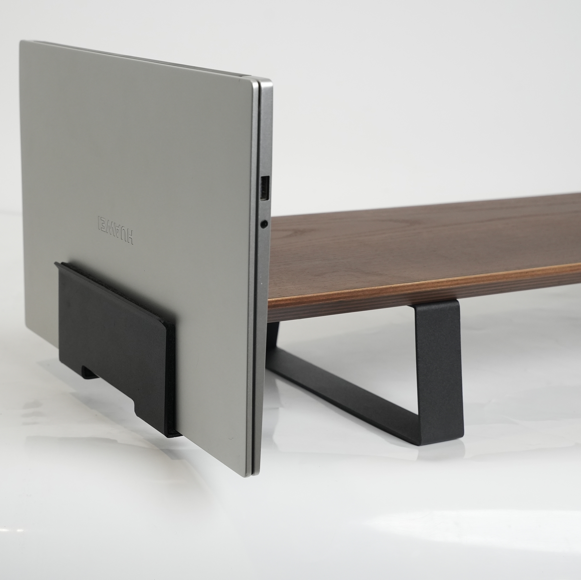 Кронштейн Laptop Closed GEEK NOOK Bracket 18.8x8.4x13.9 см, черный